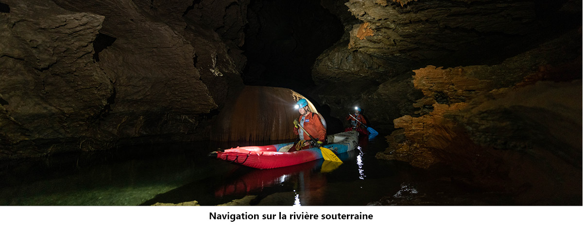 navigation sur la riviere souterraine